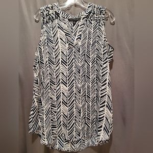 Navy Blue and white Zac & Rachel size medium. casual sleeveless polyester blouse